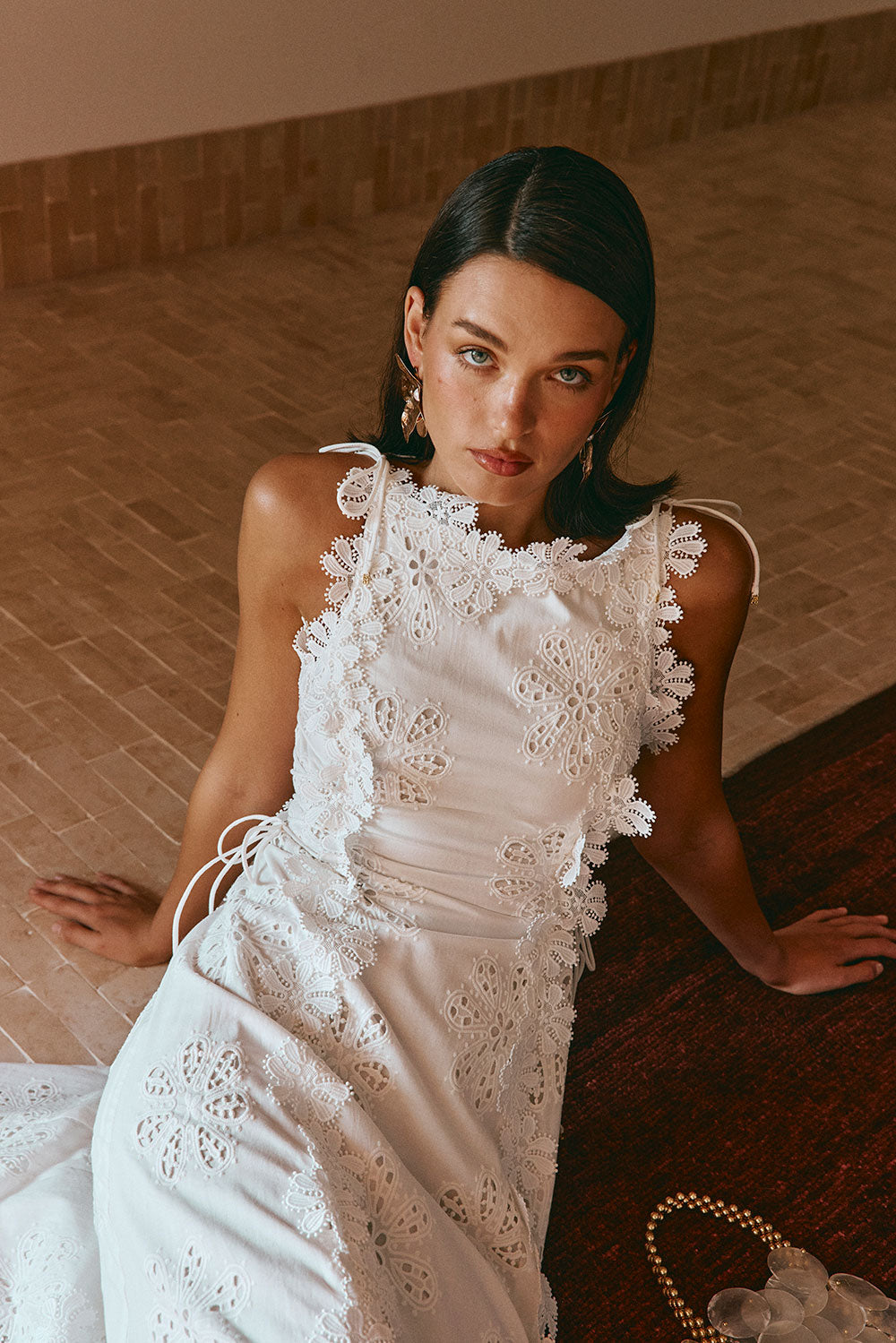 Lorena™ – Elegantti Pitsijuhlamekko