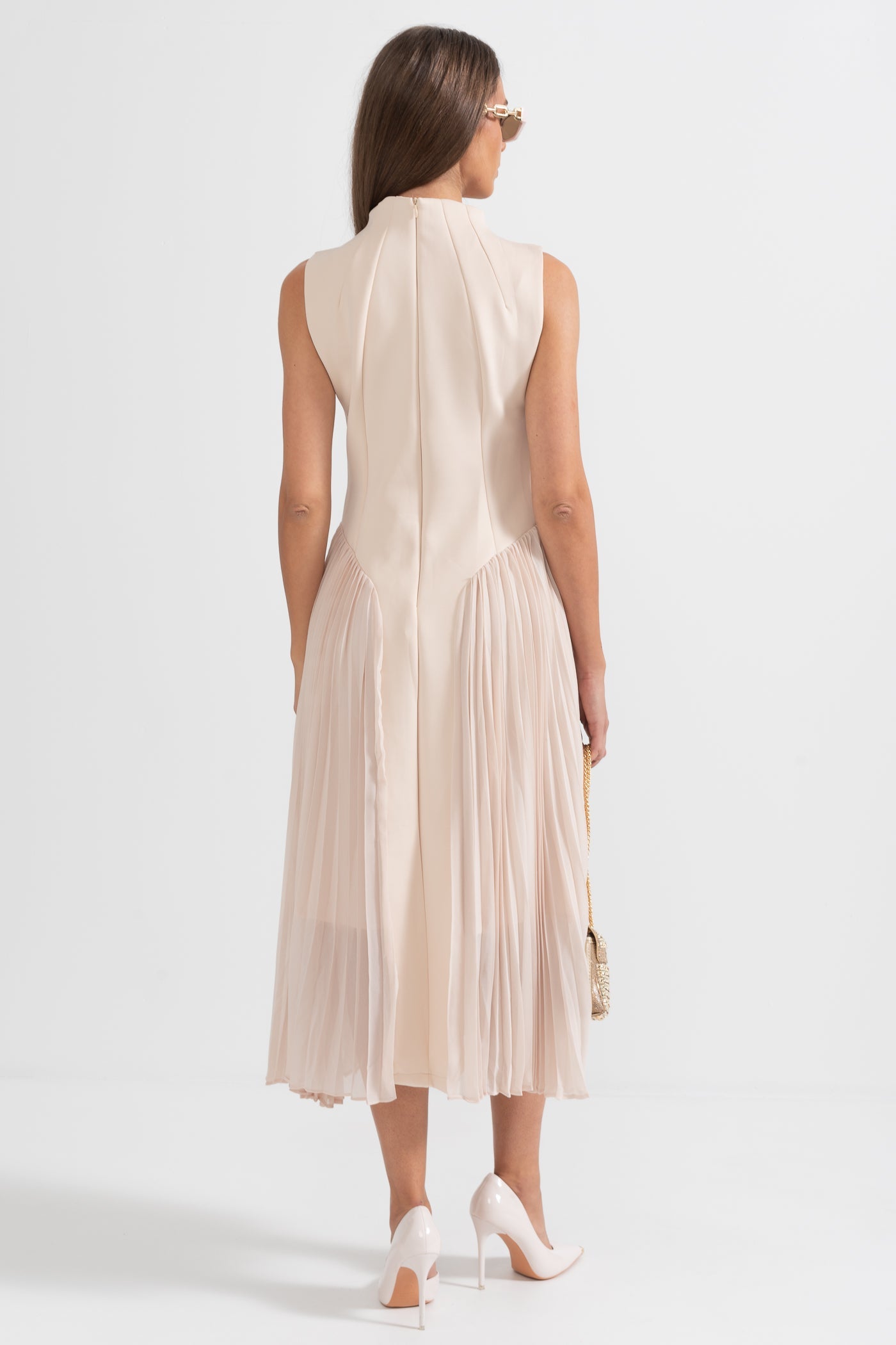 Nicolette™ – Elegantti laskostettu paneelimidimekko