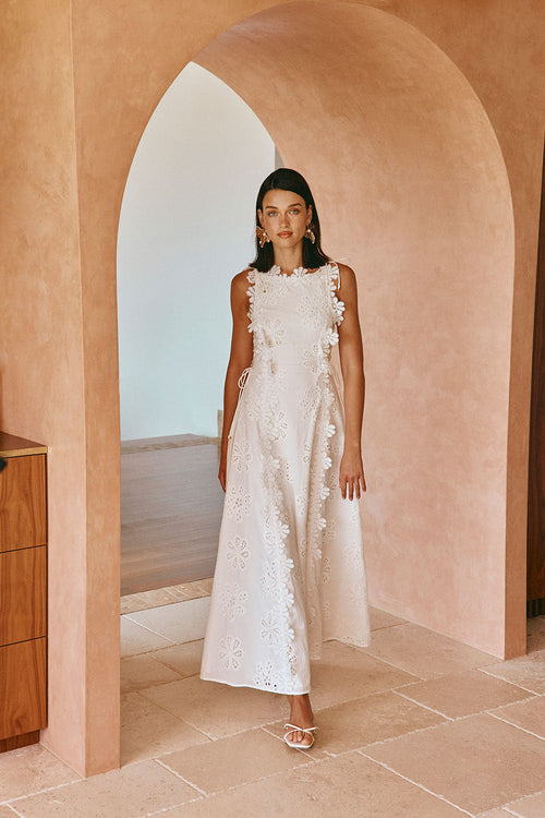 Lorena™ – Elegantti Pitsijuhlamekko