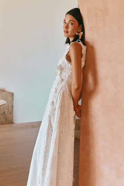 Lorena™ – Elegantti Pitsijuhlamekko